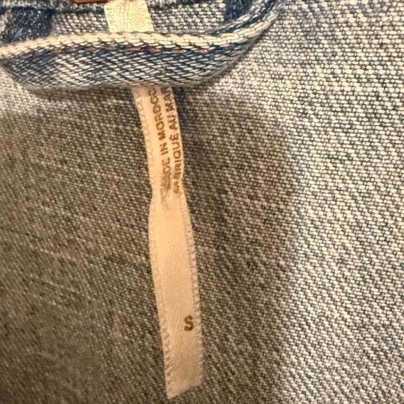 Free People Blue Denim Jacket with Brown Button womens size S - Picture 5 of 6